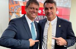 Tarcísio apoia Flávio, mas fala em outros candidatos 