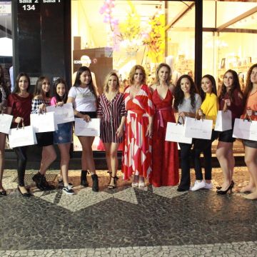 Monalisa Modas promove coquetel fashion para as Debutantes 2019 do Grêmio Fronteira