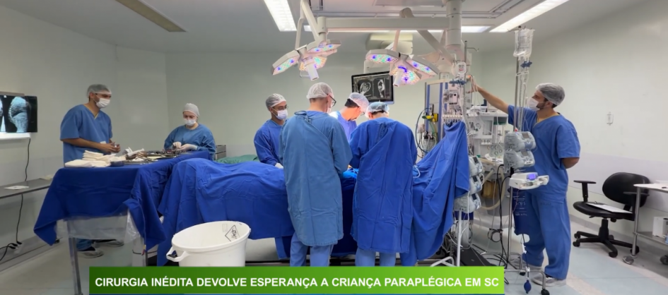 Cirurgia inédita devolve esperança a criança paraplégic...