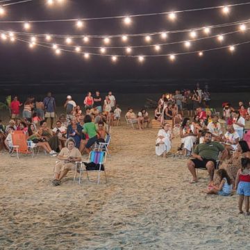 Pé na areia e boa música no 3º Luau de Verão