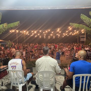 Pé na areia e boa música no 3º Luau de Verão