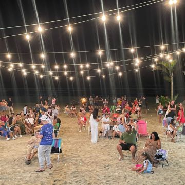 Pé na areia e boa música no 3º Luau de Verão