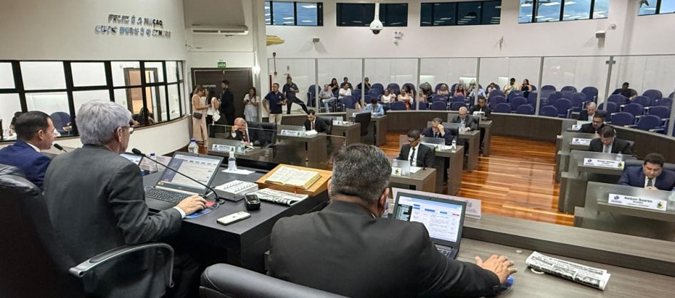 Câmara de Araranguá abre ano Legislativo com primeira ses...