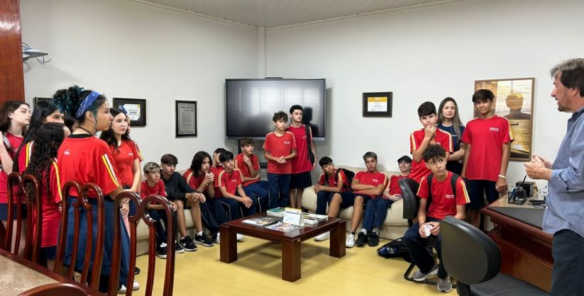 Estudantes do Sesc visitam a Prefeitura