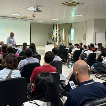 Integrantes de cinco países visitam a Cooperja em agenda sobre arroz sustentável