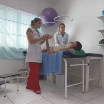 Saúde de Balneário Gaivota inicia reabilitação de jovem pioneiro em tratamento com Polilaminina em SC