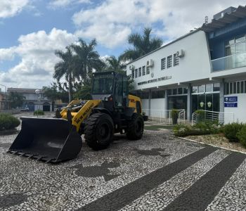 Prefeitura de Meleiro adquire pá carregadeira para serviços de infraestrutura