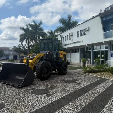 Prefeitura de Meleiro adquire pá carregadeira para serviços de infraestrutura