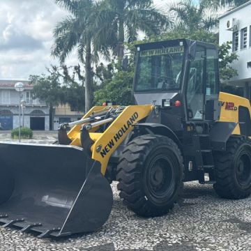 Prefeitura de Meleiro adquire pá carregadeira para serviços de infraestrutura
