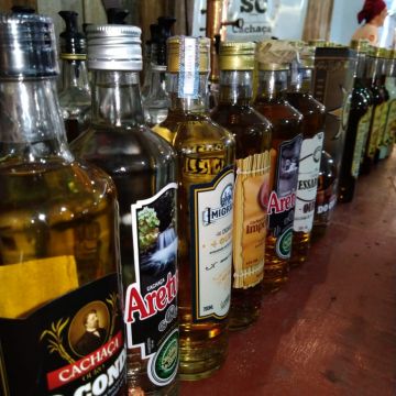 Boas cachaças e aguardentes na Festa do Colono de Turvo