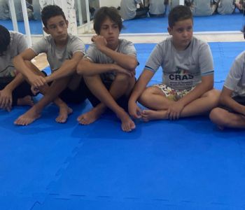 Jovens do CRAS participam de vivência de jiu-jitsu na Amai-vos