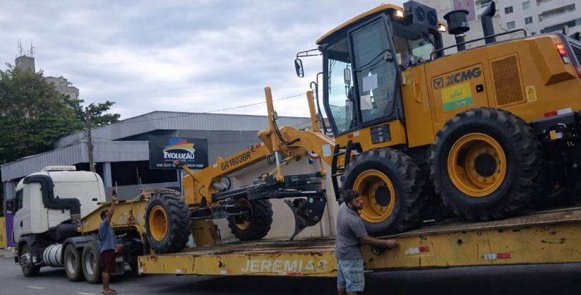 Agricultura recebe reforço com nova motoniveladora