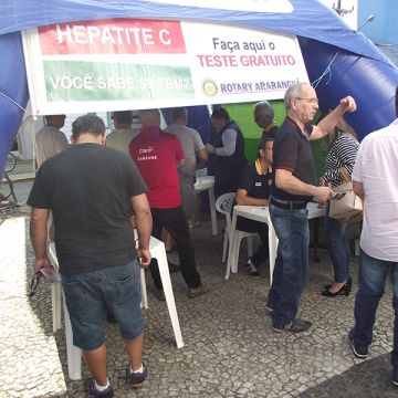 Rotary Club faz campanha contra Hepatite no Calçadão