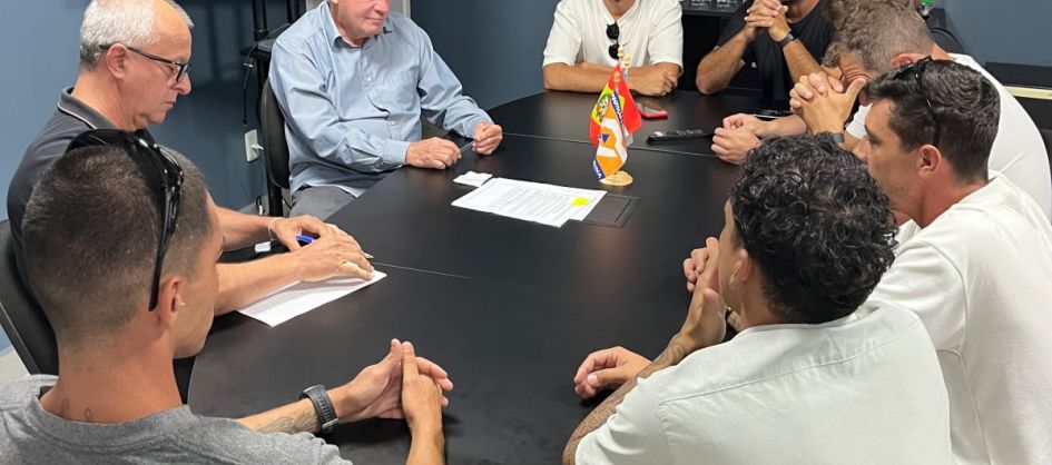 Prefeito recebe entidades e reforça diálogo com comunidad...