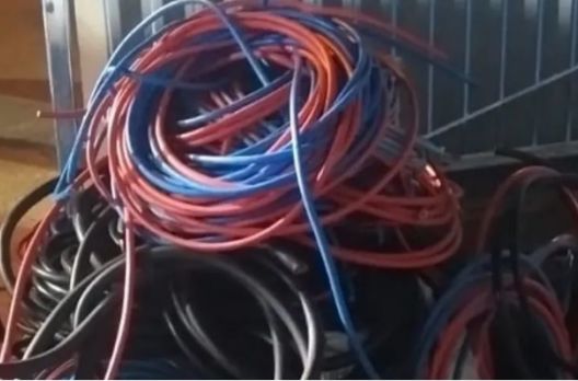 Dupla é presa com 430 kg de fios de cobre após furto em central de telecomunicações em...