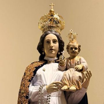 Coroação da padroeira, relatos de milagres e procissão por bairros marcam festa de Nossa Senhora Mãe dos Homens em Araranguá