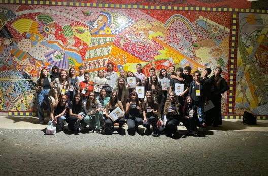 Estudantes da EEB Praia da Gaivota brilham em simulação internacional na UFSC