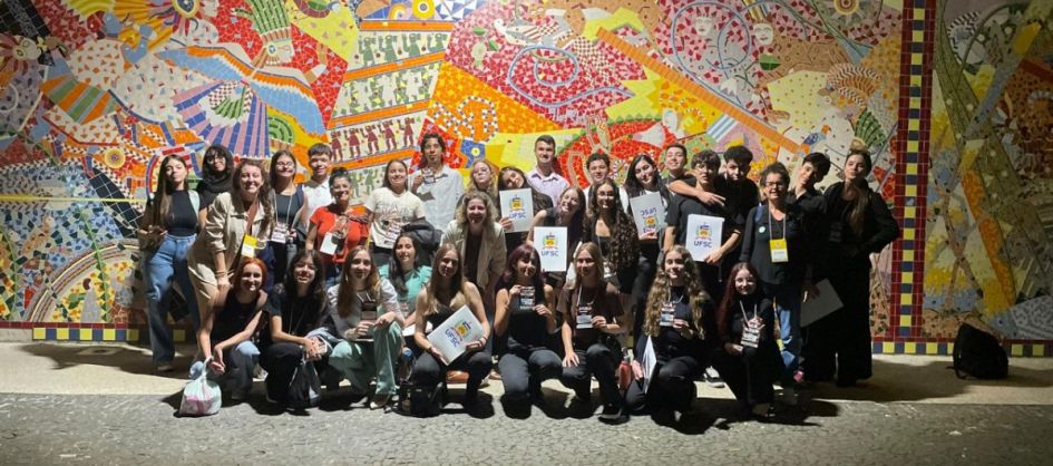 Estudantes da EEB Praia da Gaivota brilham em simulação i...