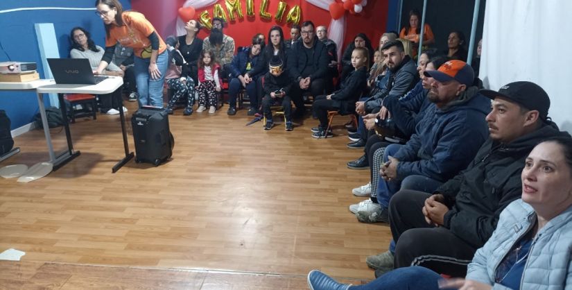 CRAS PROMOVE OFICINA DO PAIF SOBRE MAIO LARANJA