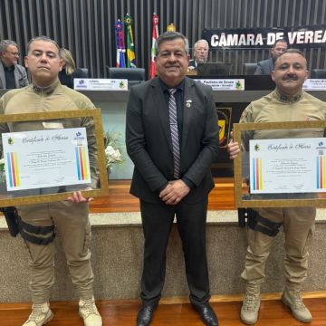 Moção reconhece ato de bravura de policiais em resgate durante incêndio em Araranguá