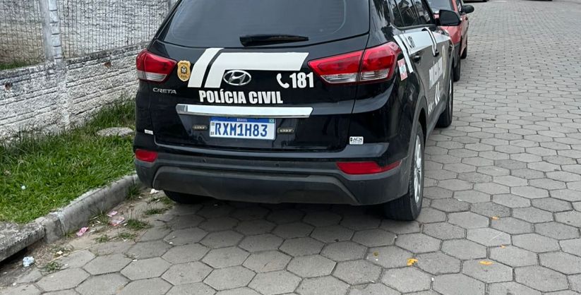 Polícia Civil cumpre mandado de busca e apreensão no bairro Barranca, em Araranguá.