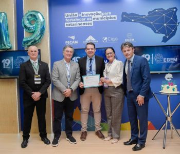 AMESC é homenageada pela EGEM durante celebração dos 19 anos da Escola de Gestão Municipal