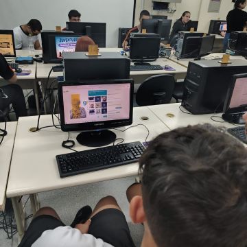 Alunos de Sombrio recebem preparação para o Enem através do projeto Aplica Jovem