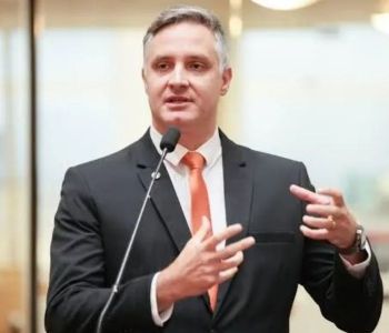 Deputado Cadorin participa de mobilização do Novo no Calçadão de Araranguá