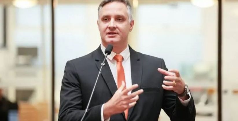 Deputado Cadorin participa de mobilização do Novo no Calçadão de Araranguá