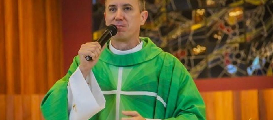 Padre do Sul de SC gera repercussão após rezar por “vad...