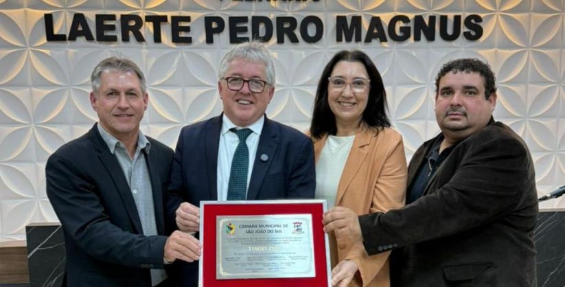 Em noite marcada pela emoção, São João do Sul concede seu mais alto reconhecimento ao deputado Tiago Zilli