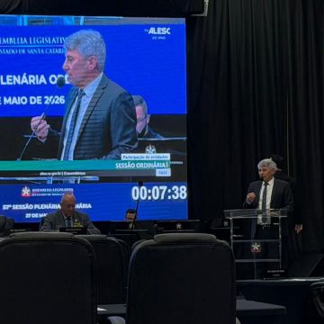 Presidente Paulinho Souza destaca investimentos em Araranguá durante Sessão Itinerante da Alesc