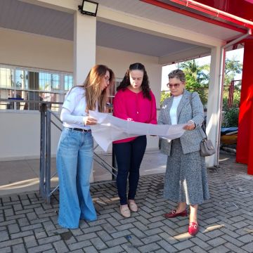 Equipe técnica acompanha obras no CREAS