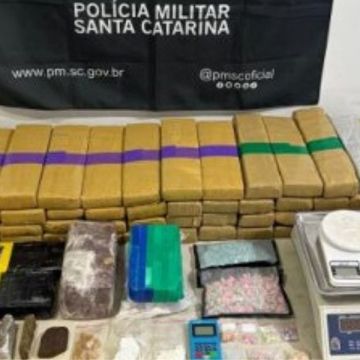 PM apreende mais de 46 quilos de drogas e prende traficante no bairro Operária, em Araranguá