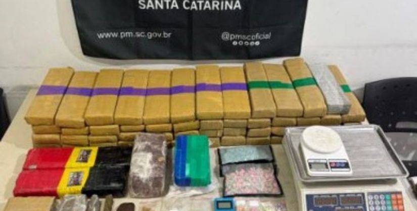 PM apreende mais de 46 quilos de drogas e prende traficante no bairro Operária, em Araranguá