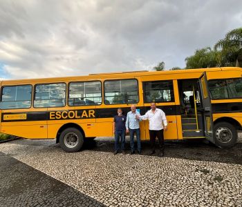 Meleiro renova frota municipal com aquisição de novo ônibus escolar e veículo para a Administração