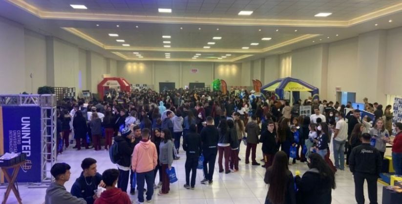 Feira ACIVA de Profissões conecta estudantes, empresas e oportunidades em Araranguá