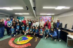 Soletrando Regional reúne 12 escolas em disputa pelo título de campeão da ortografia