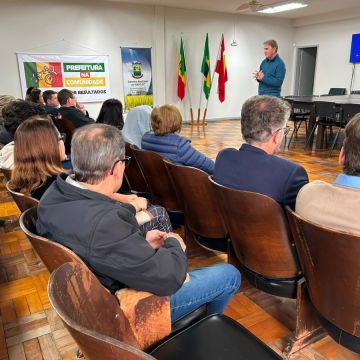 Administração Municipal dialoga com moradores da Rua Rui Barbosa sobre início da revitalização