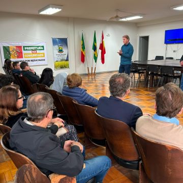 Administração Municipal dialoga com moradores da Rua Rui Barbosa sobre início da revitalização