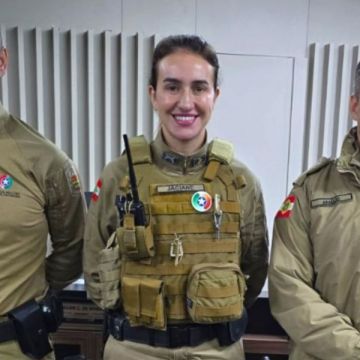 HERÓIS DE FARDA: Policiais que salvaram vida em Sombrio recebem Moção Honrosa da Câmara de Vereadores