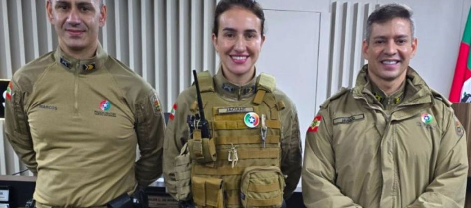 HERÓIS DE FARDA: Policiais que salvaram vida em Sombrio re...