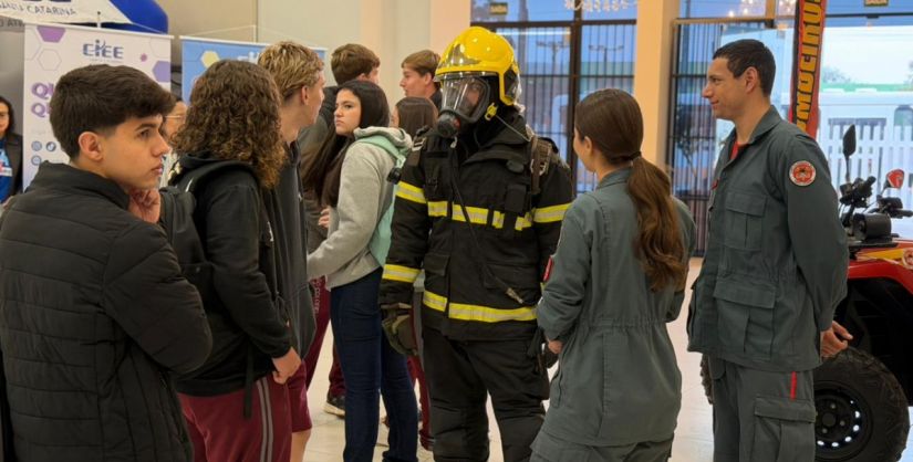 ACIVA promove feira de profissões e incentiva escolhas para o futuro