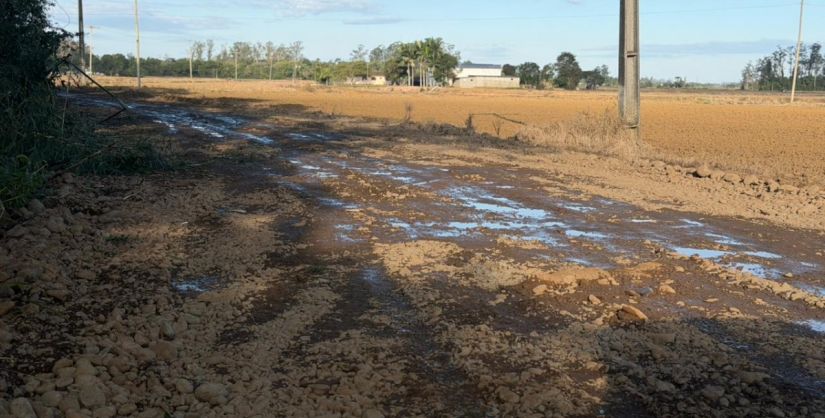 Prefeitura de Meleiro inicia terraplanagem na comunidade de Cedrinho