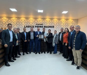 Zé Milton recebe título de Cidadão Honorário de São João do Sul e anuncia R$ 1 milhão para Rua Coberta
