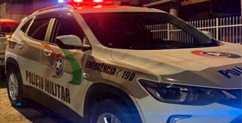Homem é abordado e PM apreende drogas e dinheiro em Sombrio