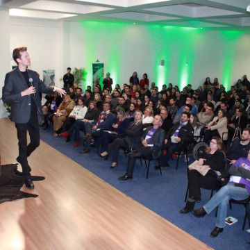 Palestra lotada de Arthur Igreja marca lançamento do FAN 2019
