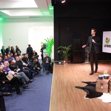 Palestra lotada de Arthur Igreja marca lançamento do FAN 2019