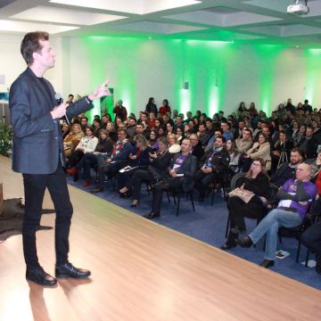 Palestra lotada de Arthur Igreja marca lançamento do FAN 2019