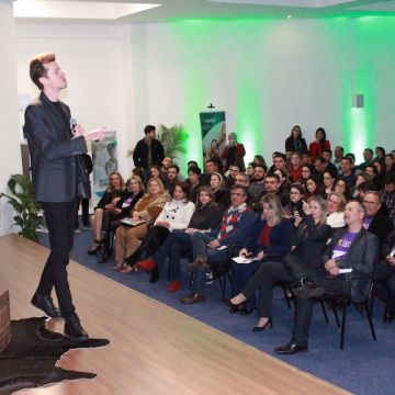 Palestra lotada de Arthur Igreja marca lançamento do FAN 2019